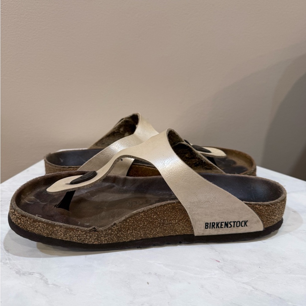 🔥Birkenstock Women’s Metallic Pearl T-Strap Sandals Size 9 EUC🔥